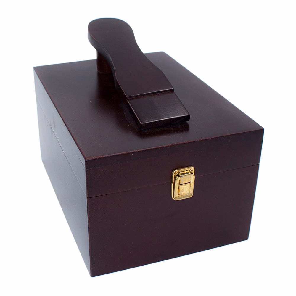 CAJA LIMPIACALZADO TAPA CON HERRAJES